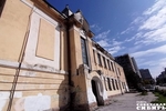 Здание городской начальной школы по ул. Якушева, 21 построено в 1909–1912 гг. Архитектор — Андрей Крячков. Признано памятником архитектуры регионального значения (решение облисполкома № 53 от 16.02.1987), но искажено позднейшей пристройкой. Фото Светланы ФРОЛОВОЙ