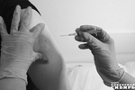 Пока что вакцинацию прошла только треть взрослого населения региона. Фото: архив ИД «Советская Сибирь»