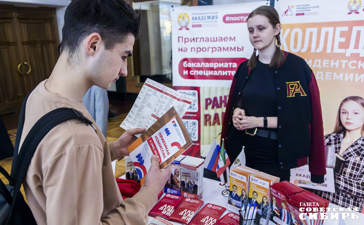 В Новосибирской области растет спрос молодежи на получение образования по специальностям, связанным с информационными технологиями и машинострое­нием. Фото: Андрей Заржецкий