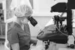 Работа репродуктолога очень сложна и ответственна: создать эмбрион человека вручную не проще, чем управлять реактивным самолетом. Фото предоставлено коммуникационным агентством Factura Lab