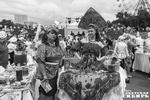 Калининский район на конкурсе представляла леди-фуршет. В складках богатого наряда красавицы прятались блюда с калиной: зефир, мармелад, пирожки и даже наливка. На закуску предлагались пряники с изображением снегирей. Фото: Андрей Заржецкий