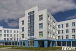 Поликлиника на улице Пролетарской площадью более 11 тысяч квадратных метров вмещает взрослое и детское отделения, травмпункт и женскую консультацию. Она может принять более 900 человек в смену. Фото: Андрей Заржецкий