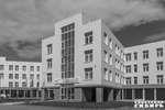 Поликлиника на улице Пролетарской площадью более 11 тысяч квадратных метров вмещает взрослое и детское отделения, травмпункт и женскую консультацию. Она может принять более 900 человек в смену. Фото: Андрей Заржецкий