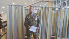 На первой сессии Заксобрания Новосибирской области состоялись выборы спикера парламента. Что касается структуры облсовета восьмого созыва, то в проекте постановления предусмотрено образование семи комитетов и трех комиссий. Кстати, состав депутатского корпуса пополнили семь участников СВО. Фото: Андрей Заржецкий