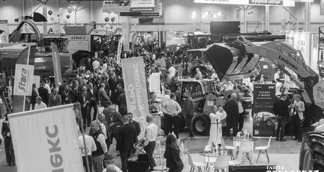 Огромный интерес гостей и участников агропродовольственного форума вызвала выставка современной сельскохозяйственной техники и оборудования. Вот только купить ее аграриям сегодня не так просто — ставки «кусаются». Фото: Андрей Заржецкий