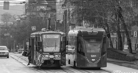 На 13-м трамвайном маршруте в Новосибирске эти вагоны, скорее всего, разъехались навсегда. Фото: Андрей Заржецкий