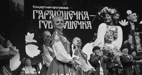 Премьера концертной программы «Гармошечка-говорушечка» состоялась совсем недавно, но она уже завоевала немало поклонников. Фото: предоставлено пресс-службой ансамбля «Чалдоны»