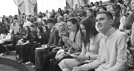 С 2004 года именные стипендии губернатора и правительства Новосибирской области получили сотни студентов. Фото: nso.ru