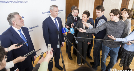 Губернатор Андрей Травников: на территории области выполняются строгие, но абсолютно необходимые ветеринарные меры для предотвращения распространения заболевания и нанесения большого ущерба для сферы животноводства нашего региона. Все мероприятия реализуются в соответствии с ветеринарными правилами и нормативными актами РФ, а также в соответствии с принятыми дополнительными мерами социальной поддержки. Фото: Андрей Заржецкий