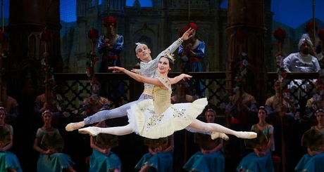 Гамзатти — Анна Одинцова, Солор — Сергей Полунин. Фото: предоставлено НОВАТ / Виктор дмитриев