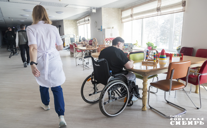 В Новосибирской области живет более 12 тысяч людей, передвигаю­щихся на инвалидных колясках. Еще более четырех тысяч граждан являются инвалидами по зрению и 12 тысяч имеют нарушения слуха. Фото: Андрей Заржецкий