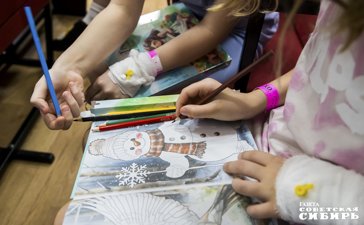 Организовать праздник в детской больнице помогла Группа компаний «Вира». В этот день в стационаре находились около 140 детей, все получили книгу. Многие ребята на праздник оставались в медицинских палатах. Фото: Андрей Заржецкий