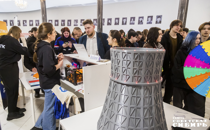 В день открытия ожидалось, что ярмарку посетят не менее шести тысяч человек, включая 1,5 тысячи студентов и выпускников образовательных организаций. Фото: Андрей Заржецкий