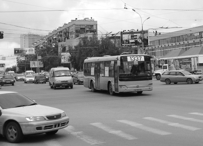 На дорогах города, как всегда, тесно.