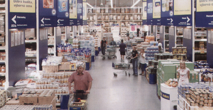 В новом торговом центре.