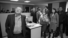 Всё внимание — к экрану, где высвечивается ход зерновых торгов на бирже.