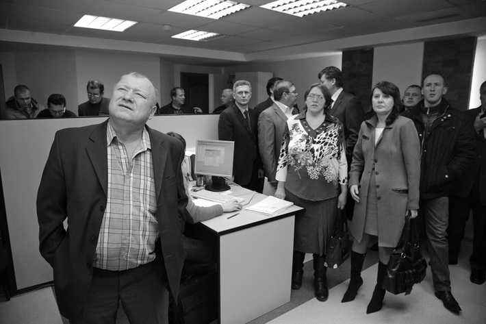 Всё внимание — к экрану, где высвечивается ход зерновых торгов на бирже.