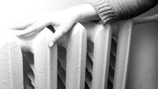 По законам логики давно пора переходить на строгий учет тепла, но что делать с жилыми домами, построенными еще тогда, когда о теплосбережении никто не думал?