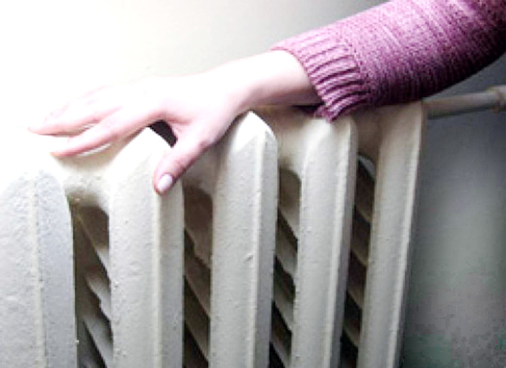 По законам логики давно пора переходить на строгий учет тепла, но что делать с жилыми домами, построенными еще тогда, когда о теплосбережении никто не думал?