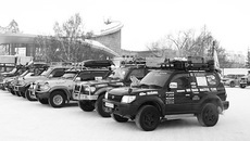 Трофи-экспедиция «Метель-2010» стартовала от здания новосибирского цирка.