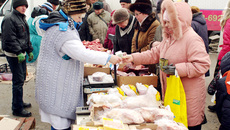 Продукты здесь качественнее и дешевле.  Фото Романа БРЫГИНА.