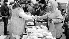 Продукты здесь качественнее и дешевле.  Фото Романа БРЫГИНА.