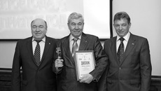 Вручение наград генеральному директору ЗАО «ЗапСибТрансТелеком» Александру Григорьевичу Соловьеву.