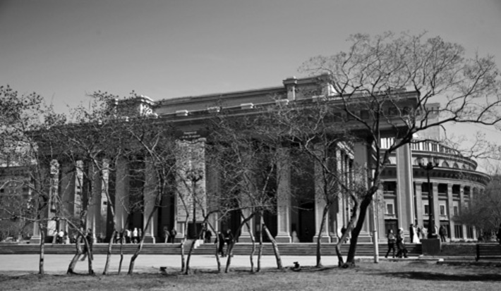 Сибирский колизей, апрель 2010 г.