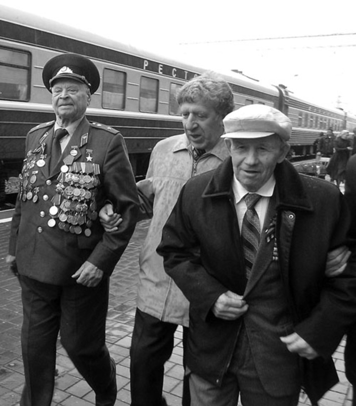 На снимке (слева направо): Леонид Пономаренко, Федор Киселев и Александр Анцупов.