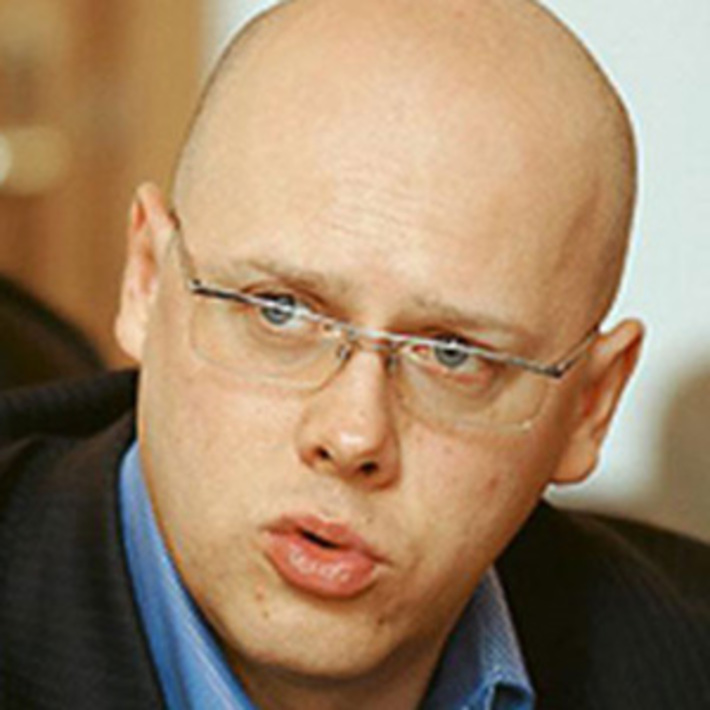 Депутат Госдумы РФ Антон Беляков стал участником громкого дорожного скандала.