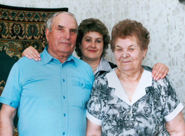 Василий Лукьяненко с близкими.