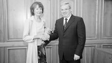 Особенно приятно отметить, что среди награжденных была и наша коллега! «За заслуги в области культуры, печати, телерадиовещания и многолетнюю плодотворную работу почётное звание «Заслуженный работник культуры Российской Федерации» присвоено первому заместителю главного редактора, политическому обозревателю ГАУ НСО «Редакция газеты «Советская Сибирь» Валентине Мальцевой. Думается, что с работами Валентины Ивановны хорошо знаком каждый читатель нашей газеты.