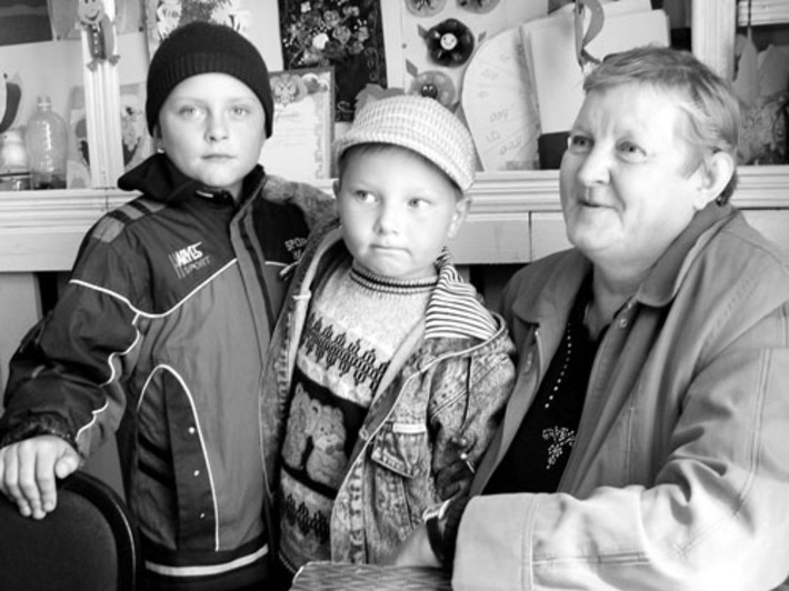 Людмила Васильевна Громак со своими «внуками».