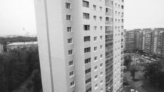 Все выше и выше. Одно из самых высоких строений Кировского района — жилой дом на улице Аникина.  Фото Бориса МОСКВИНА.