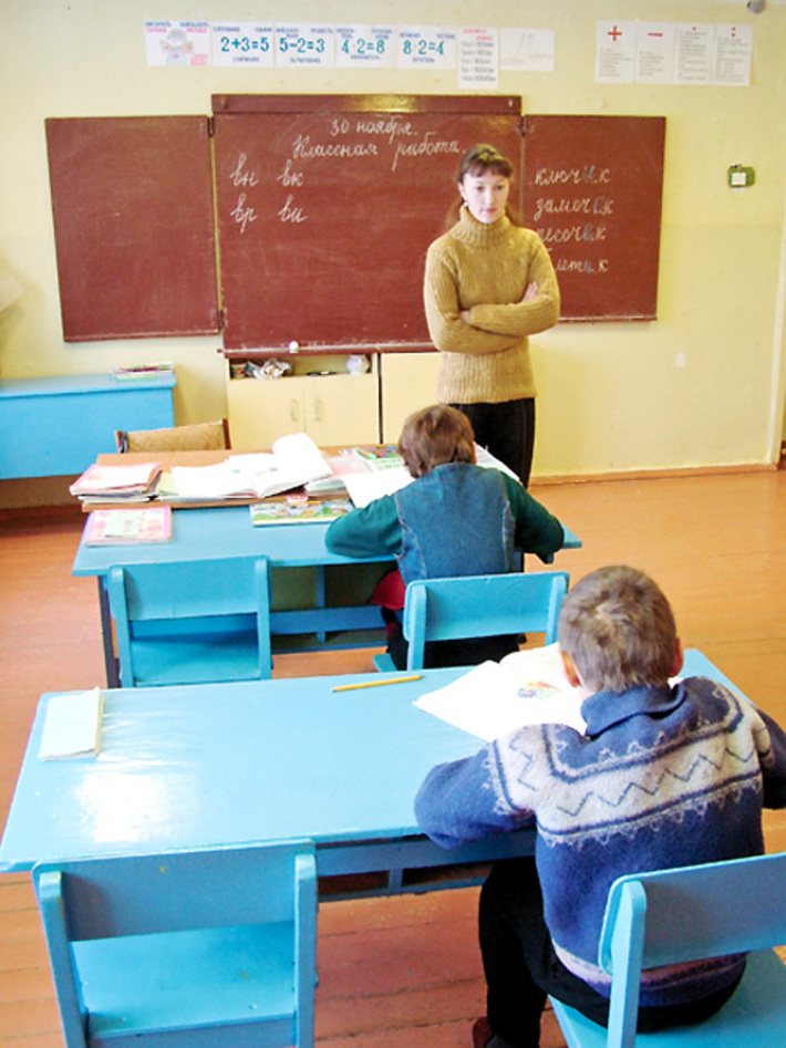 На уроке в сельской школе.