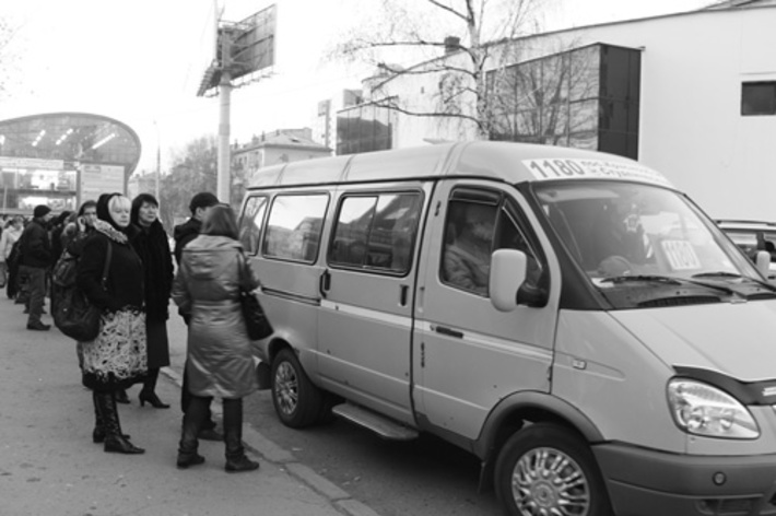Пока уехать сложно. Фото Юрия ХОМИЧА.
