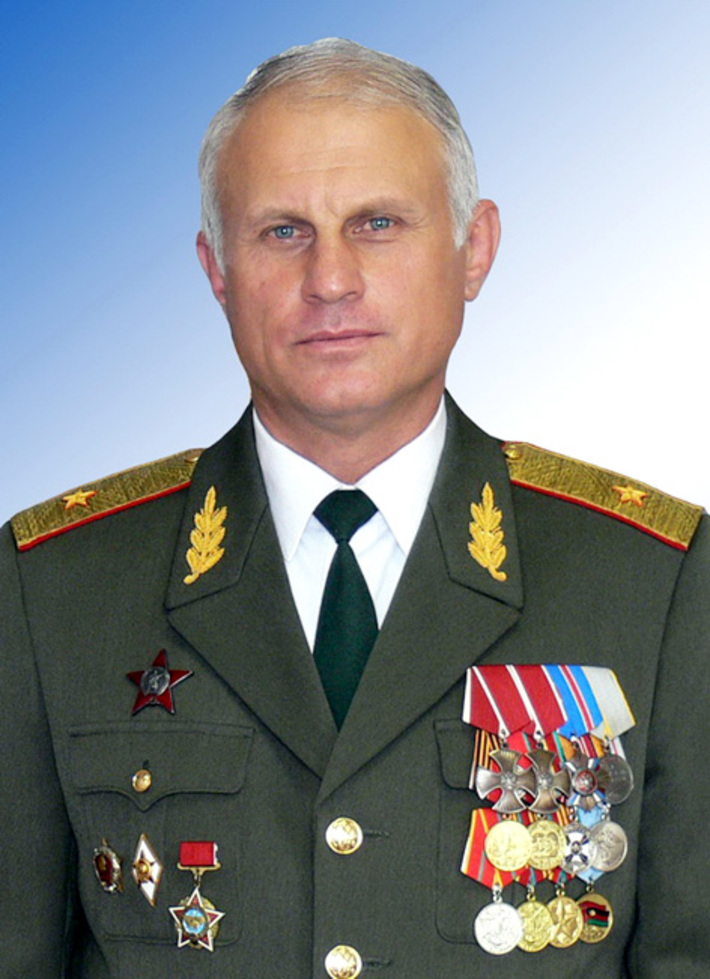 Командующий Краснознаменным общевойсковым объединением краснознаменного ЦВО генерал-майор Василий ТОНКОШКУРОВ