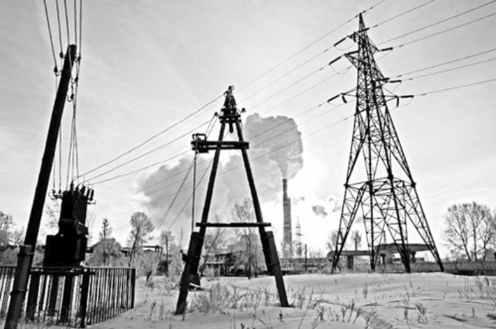 Большинство сегодняшних электролиний построено в 60-х годах.  Фото Бориса ИВАНОВА.