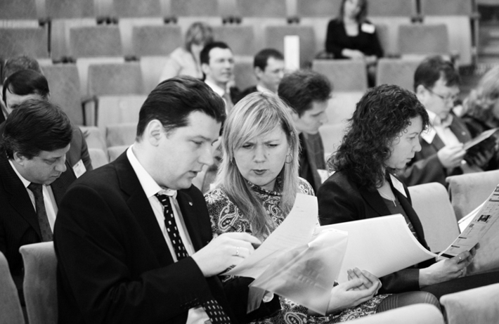 Форум стал не только дискуссионной площадкой, но и подарил новые полезные контакты.  Фото Сергея ДЯТЛОВА.