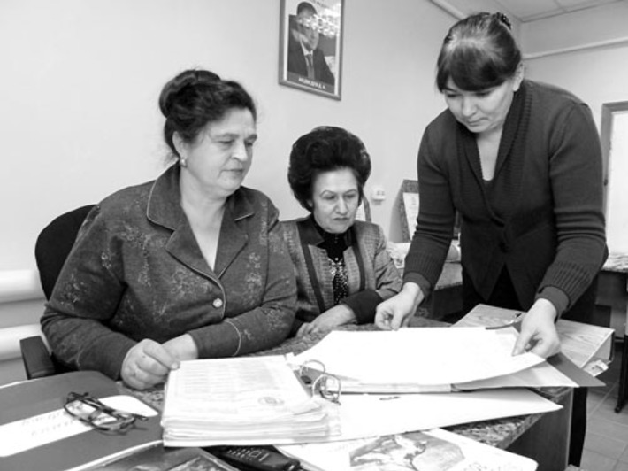 ТОСы — сила и опора общества, считают активисты самоуправления Валентина Понаморева, Галина Уразова и главный специалист отдела по работе с ТОСами Галина Витман