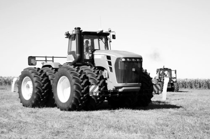 Техническое перевооружение хозяйств области набирает темпы — на нынешний год уже сформирован пакет заявок  на покупку новой техники  на 4,7 миллиарда рублей. Фото Бориса МОСКВИНА.