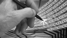 Электронная цифровая подпись —  это уникальная последовательность символов, записанная на флэш-карте. Фото с сайта ain.ua