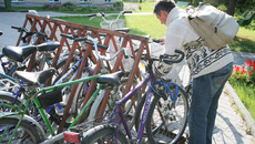 Неплохая альтернатива автотранспорту во время любого кризиса. Фото Андрея БАУЛИНА. Архив