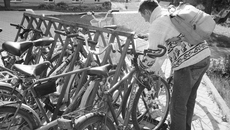 Неплохая альтернатива автотранспорту во время любого кризиса. Фото Андрея БАУЛИНА. Архив