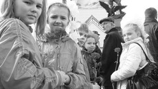 Одно из важнейших направлений работы Общественной палаты — воспитание патриотизма. Фото Михаила ПЕРМИНА