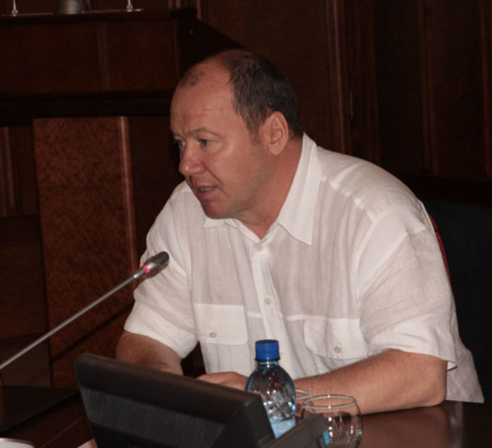 Участники обсуждения секретарь Новосибирского регионального политсовета «Единая Россия» Александр Морозов . Фото Юрия ХОМИЧА