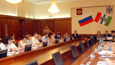 Владимир МЕЛЬНИЧЕНКО: возможность подлинной реформы качества государственных услуг предоставляет новый закон. Фото Сергея ПЕРМИНА