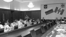 Владимир МЕЛЬНИЧЕНКО: возможность подлинной реформы качества государственных услуг предоставляет новый закон. Фото Сергея ПЕРМИНА