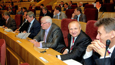 Депутаты Законодательного собрания утвердили изменения в областной бюджет текущего года . Фото Павла КОМАРОВА