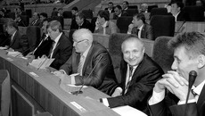 Депутаты Законодательного собрания утвердили изменения в областной бюджет текущего года . Фото Павла КОМАРОВА